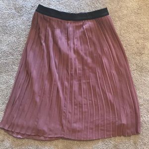 Dusty rose pleated skirt